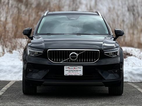 Used 2023 Volvo XC40 B5 Plus image 3