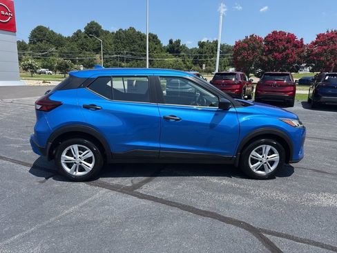 New 2025 Nissan Kicks Play S FWD image 8
