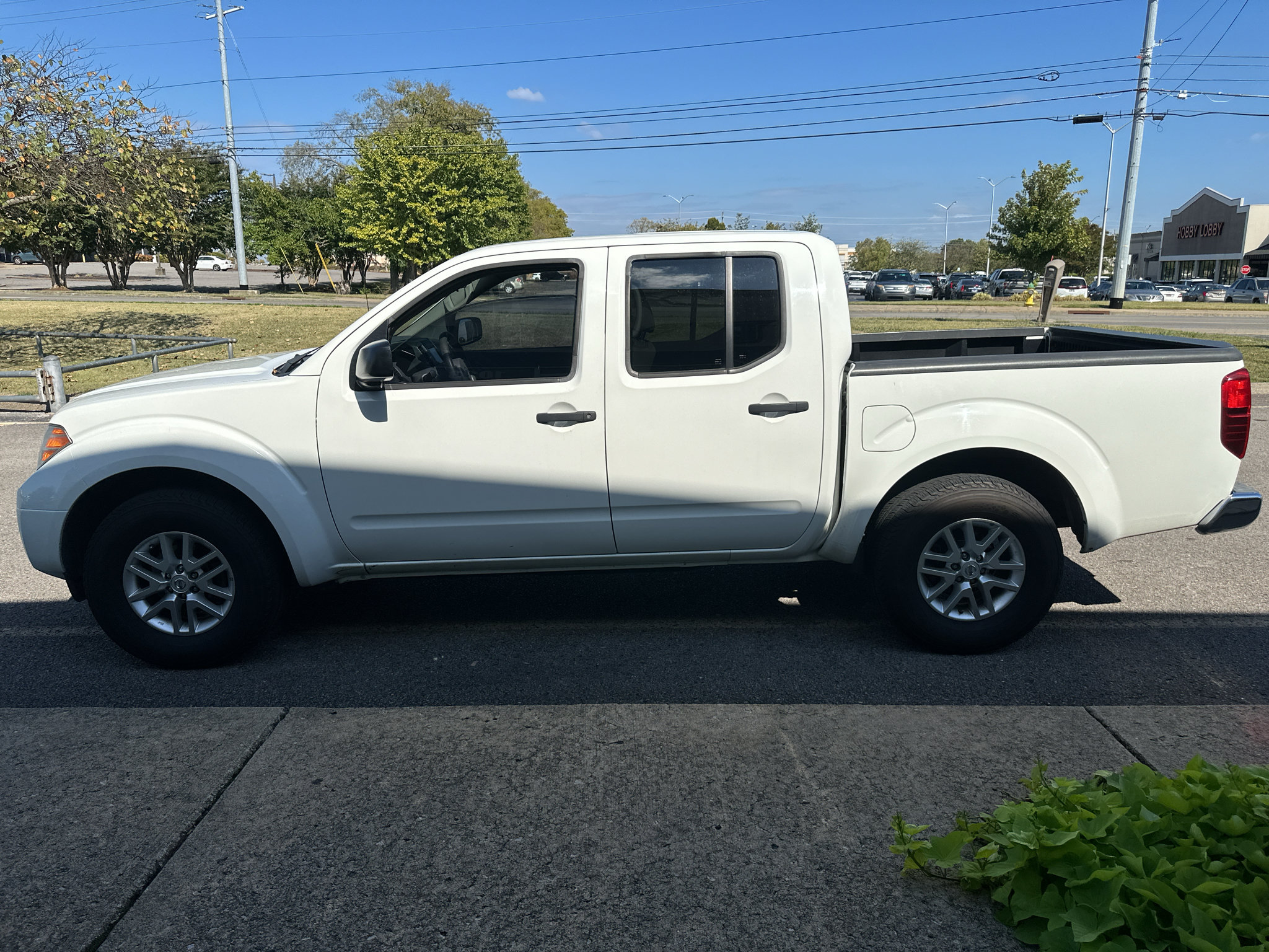 Used 2019 Nissan Frontier SV RWD image 6