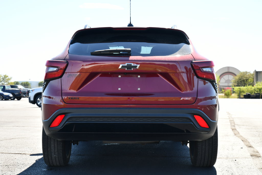 Used 2025 Chevrolet Trax RS w/ Sunroof Package FWD image 6