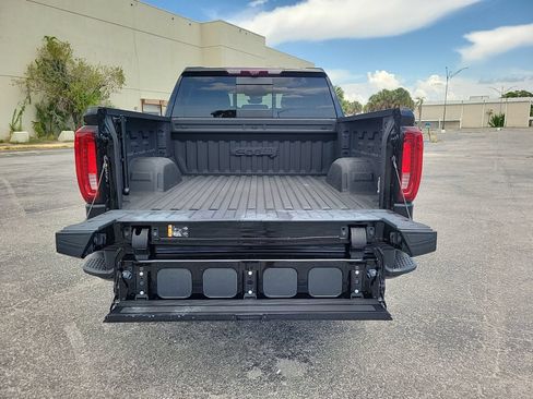 Used 2023 GMC Sierra 1500 AT4 w/ AT4 Premium Package AWD/4WD image 7