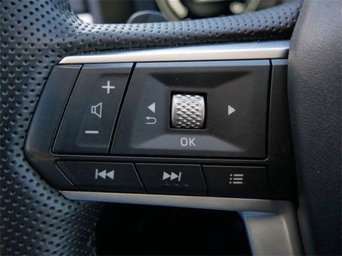 Used 2025 Mitsubishi Outlander SEL image 25