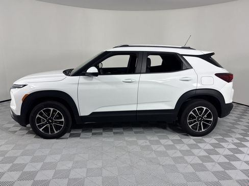 Used 2025 Chevrolet TrailBlazer LT AWD/4WD image 2