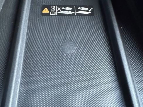 Used 2023 Chevrolet Traverse LT image 17