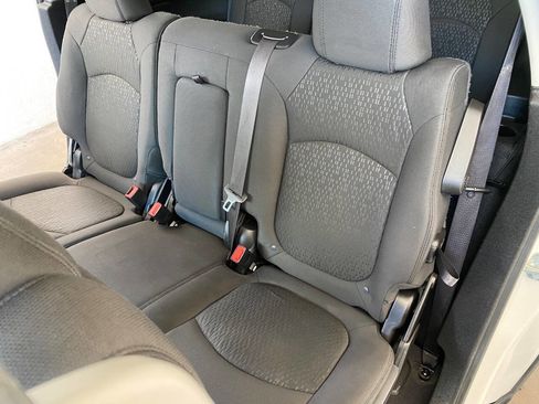 Used 2010 GMC Acadia SL w/ Preferred Package image 29