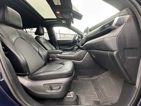 Used 2021 Toyota Highlander XSE AWD/4WD image 27
