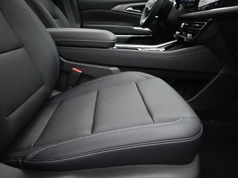 New 2026 Chevrolet Traverse LT w/ Sun and Wheel Package FWD image 25