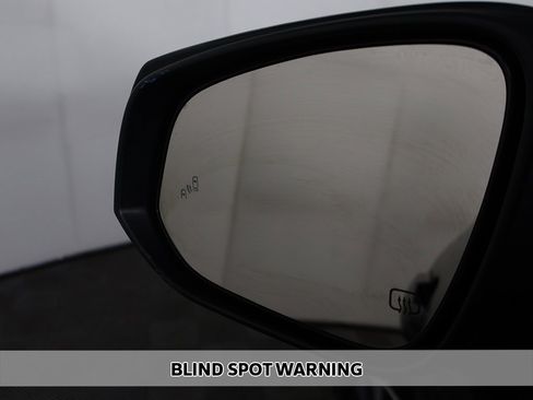 Used 2022 Toyota Highlander XLE image 5