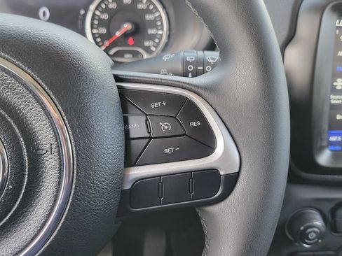 Used 2023 Jeep Renegade Altitude AWD/4WD image 6