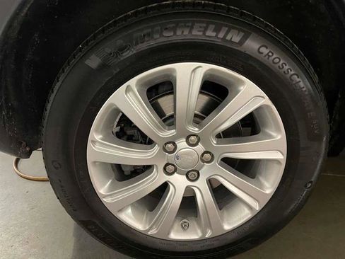 Used 2018 Land Rover Discovery Sport SE image 55