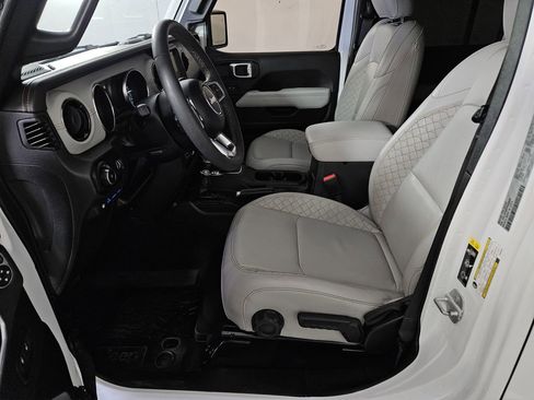 Used 2023 Jeep Wrangler Unlimited Sahara AWD/4WD image 24