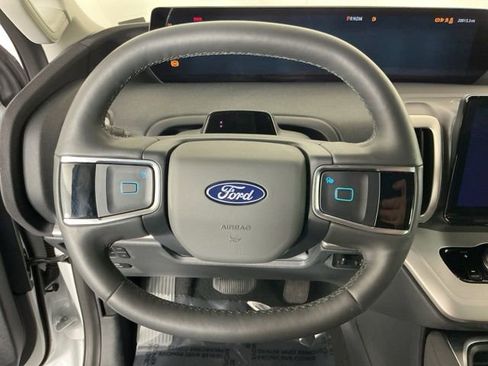 Used 2025 Ford Expedition Active image 17