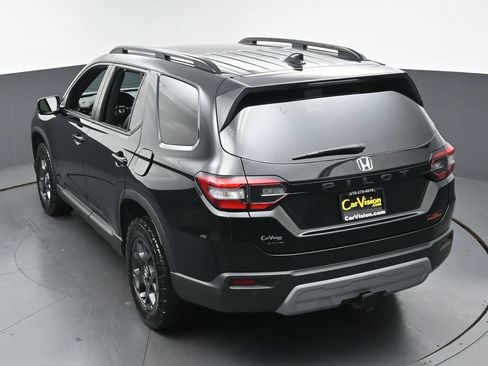 Used 2025 Honda Pilot TrailSport image 40