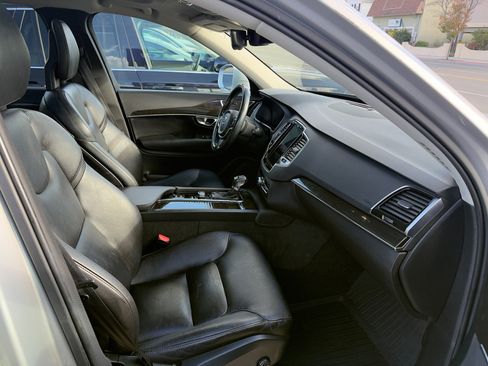 Used 2018 Volvo XC90 T6 Momentum w/ Convenience Package image 19