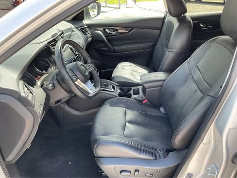 Used 2018 Nissan Rogue SL FWD image 9