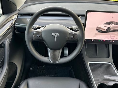 Used 2023 Tesla Model Y Performance image 18