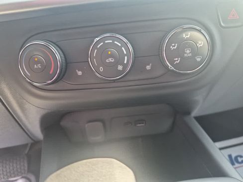 New 2026 Chevrolet Trax RS w/ Sunroof Package FWD image 19