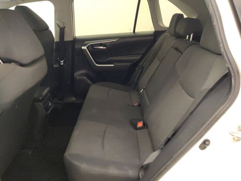 Used 2019 Toyota RAV4 XLE FWD image 18