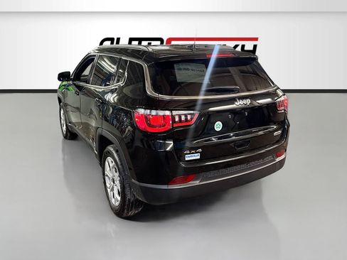 Used 2025 Jeep Compass Latitude AWD/4WD image 5