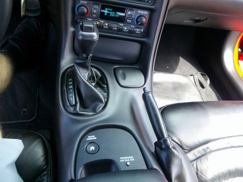 Used 2004 Chevrolet Corvette Coupe RWD image 53
