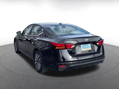 Used 2025 Nissan Altima 2.5 SV image 11