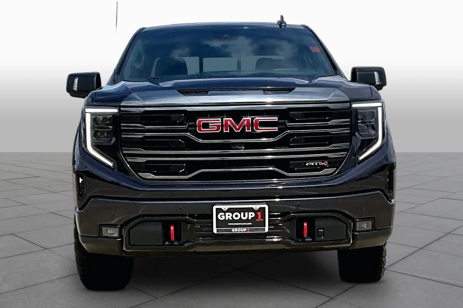 Used 2022 GMC Sierra 1500 AT4 w/ AT4 Premium Package AWD/4WD image 4