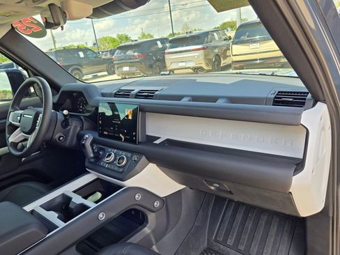 Used 2025 Land Rover Defender 110 S image 24