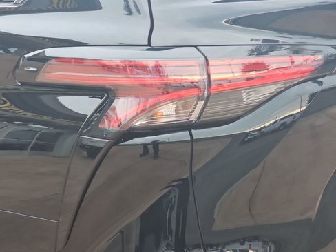 Used 2022 Toyota Sienna XLE image 42