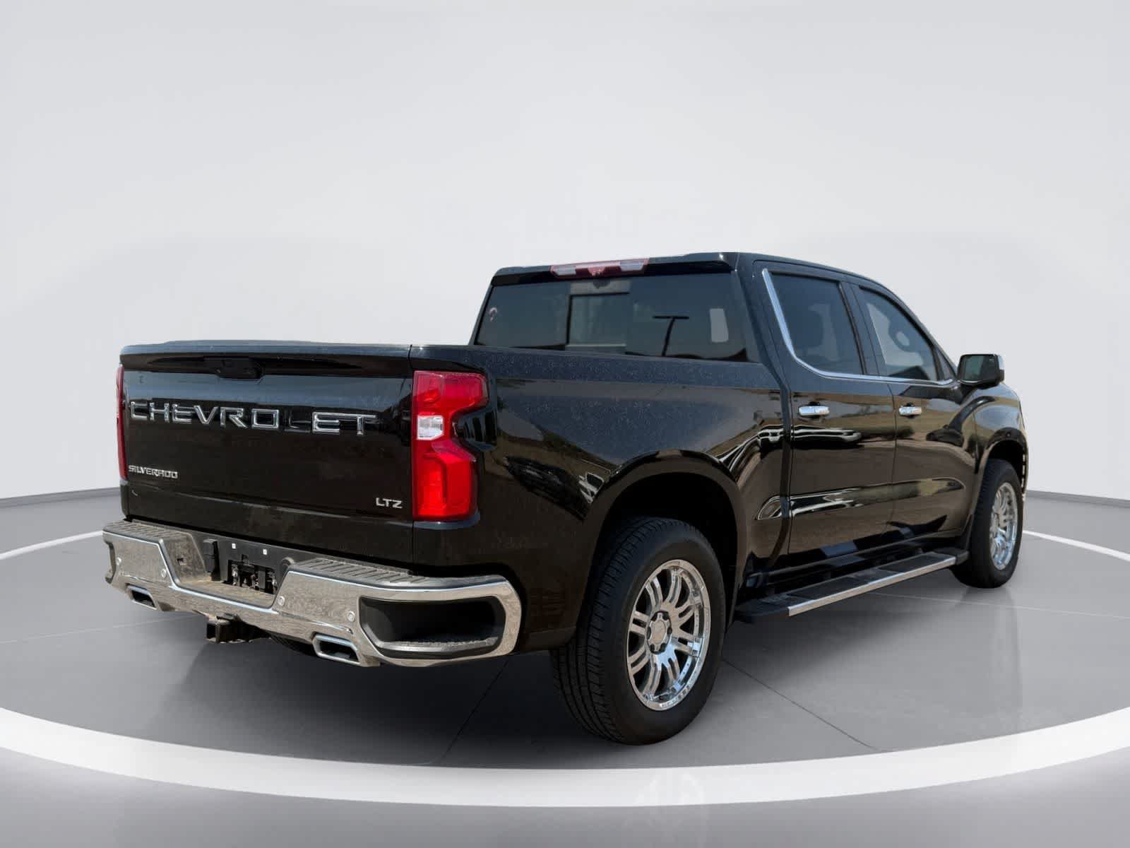 Used 2021 Chevrolet Silverado 1500 LTZ w/ LTZ Premium Package AWD/4WD image 6