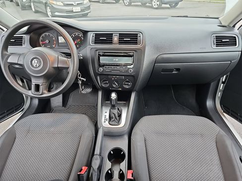 Used 2014 Volkswagen Jetta S image 9