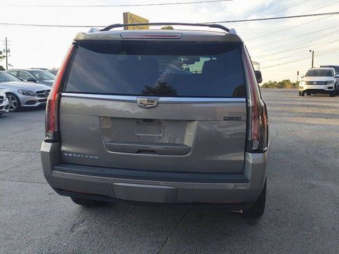 Used 2018 Cadillac Escalade Luxury image 5