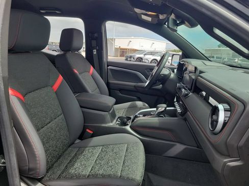 Used 2025 Chevrolet Colorado Z71 AWD/4WD image 29