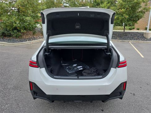 New 2026 BMW 550e xDrive AWD/4WD image 5