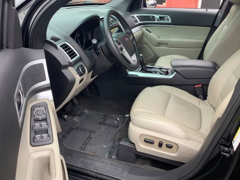 Used 2015 Ford Explorer XLT w/ Equipment Group 202A AWD/4WD image 11
