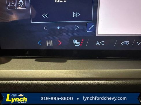 Used 2025 Chevrolet Traverse LT image 13