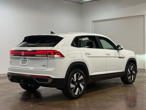 Used 2024 Volkswagen Atlas Cross Sport SE w/ Panoramic Sunroof Package AWD/4WD image 4