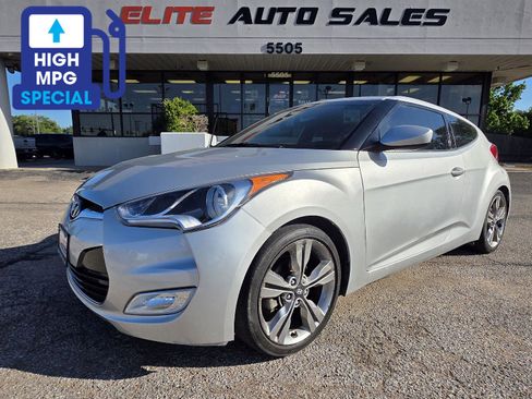 Used 2017 Toyota Corolla LE FWD image 1