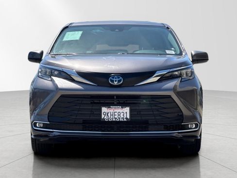 Used 2024 Toyota Sienna XLE w/ XLE Plus Package FWD image 9