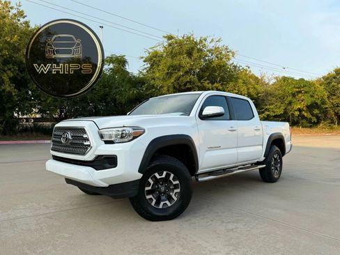 Used 2017 Toyota Tacoma TRD Off-Road w/ Tow Package (A/T) image 1