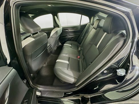 Used 2025 Toyota Camry SE image 26