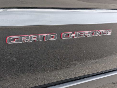 Used 2018 Jeep Grand Cherokee Trailhawk AWD/4WD image 11
