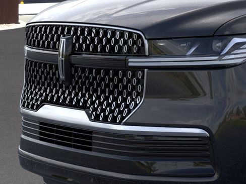 New 2026 Lincoln Navigator L Reserve AWD/4WD image 17