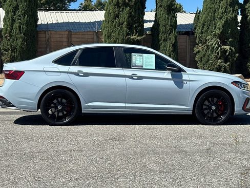 Used 2025 Volkswagen Jetta GLI Autobahn FWD image 3
