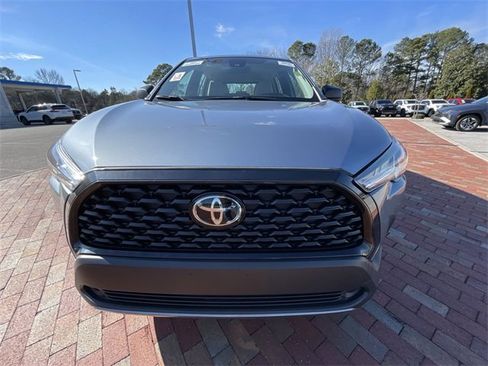 Used 2022 Toyota Corolla Cross L image 3