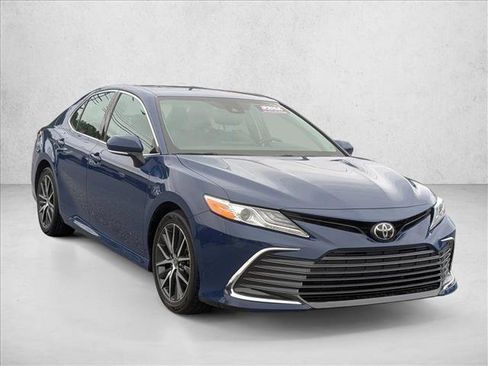 Used 2024 Toyota Camry XLE FWD image 3