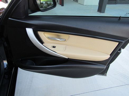 Used 2018 BMW 320i xDrive Sedan image 28