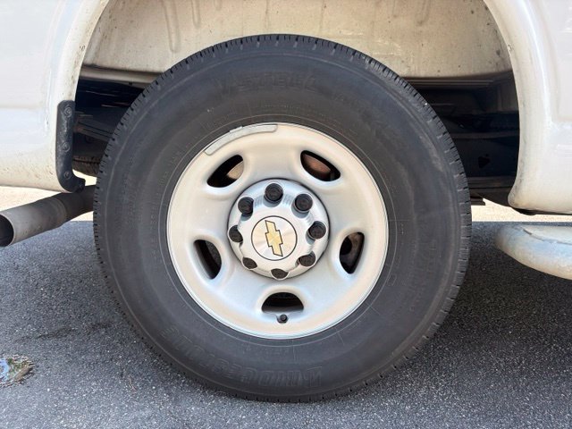 Used 2025 Chevrolet Express 2500 w/ Driver Convenience Package RWD image 17