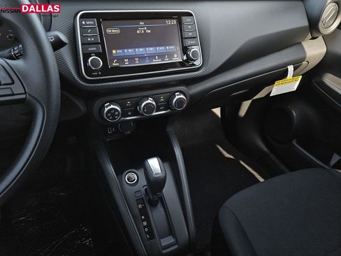 New 2025 Nissan Kicks Play S image 18