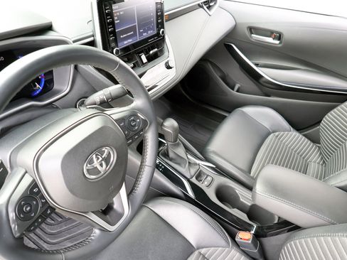 Used 2020 Toyota Corolla XSE image 37