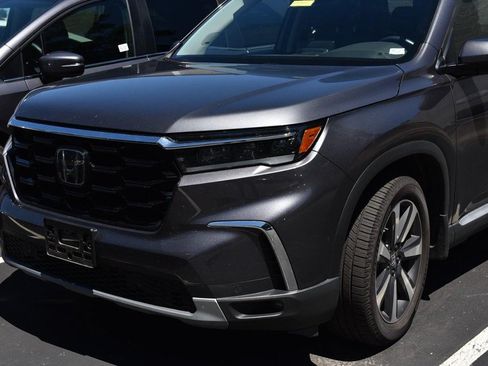 Certified 2023 Honda Pilot Touring image 2